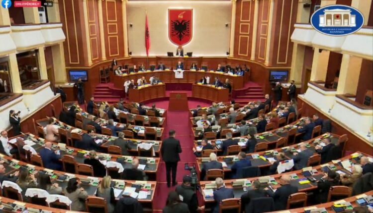 Nis me debate seanca e sotme plenare/ Opozita 3 orë mocion me qeverinë për rritjen e çmimeve