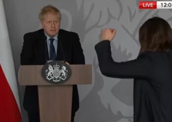 Aktivistja ukrainase me lot në sy që bëri të dridhet kryeministri Johnson