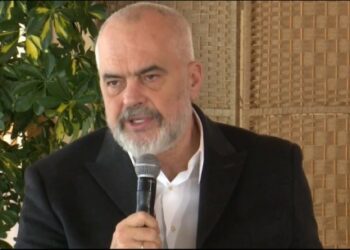 Rama: Ndaluam që furtuna e rritjes së energjisë të prek familjarët dhe biznesin e vogël, por s’do të thotë se kjo furtuna nuk ekziston