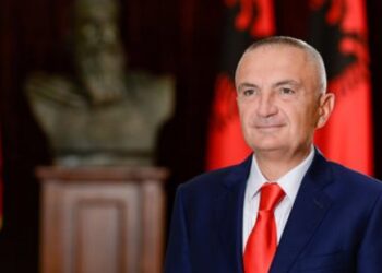 Meta shpërndan mesazhin e Papa Franceskut: Lutemi për Ukrainën dhe popullin e saj