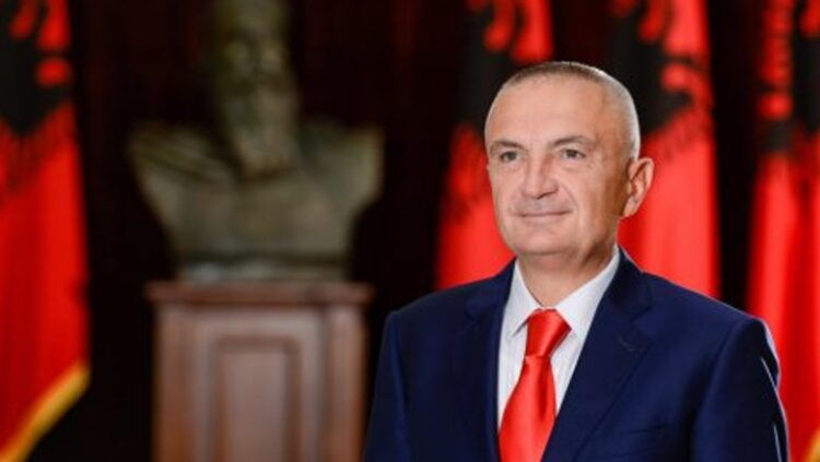 Meta shpërndan mesazhin e Papa Franceskut: Lutemi për Ukrainën dhe popullin e saj