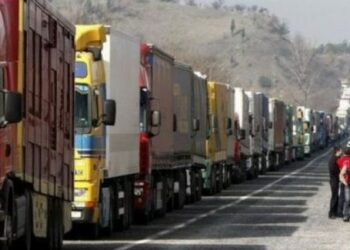 Importuesit qetësojnë shqiptarët, furnizimet me ushqime dhe miell nuk do të mungojnë