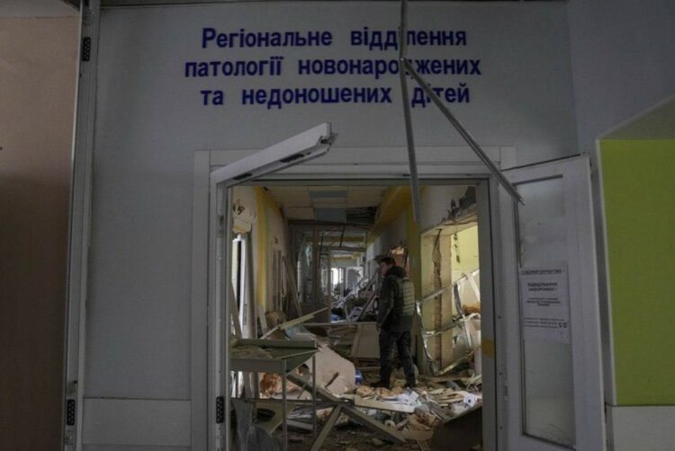 Fotot e tmerrshme nga bombardimi i maternitetit në Mariupol