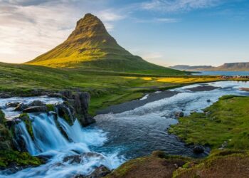 Ka Rusinë ngjitur, por është vendi më i lumtur në botë