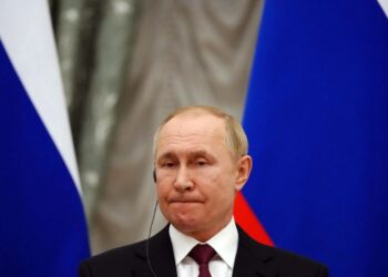 Bombat shpërthejnë në lindje të Ukrainës, njerëzit fshihen nëpër bunkerë të improvizuar (FOTO)