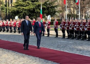 Meta vizitë zyrtare në Bullgari, pritet nga homologu i tij me ceremoni zyrtare