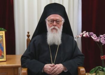 Pashkët Ortodokse, Kryepeshkopi Anastasi uron besimtarët