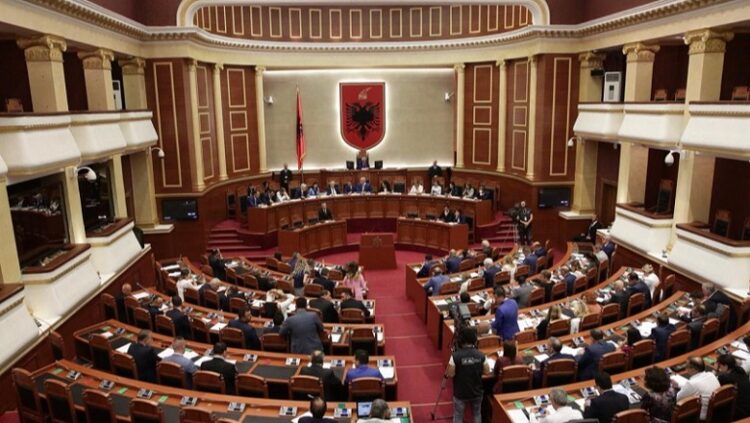 Kuvendi sot në seancë plenare, deputetja e PD thërret në interpelancë Ministrin e Brendshëm