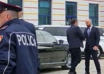 Ministri i Brendshëm mbledh drejtorët e 5 qarqeve, në fokus diskutimet për ‘luftën’ kundër kanabisit