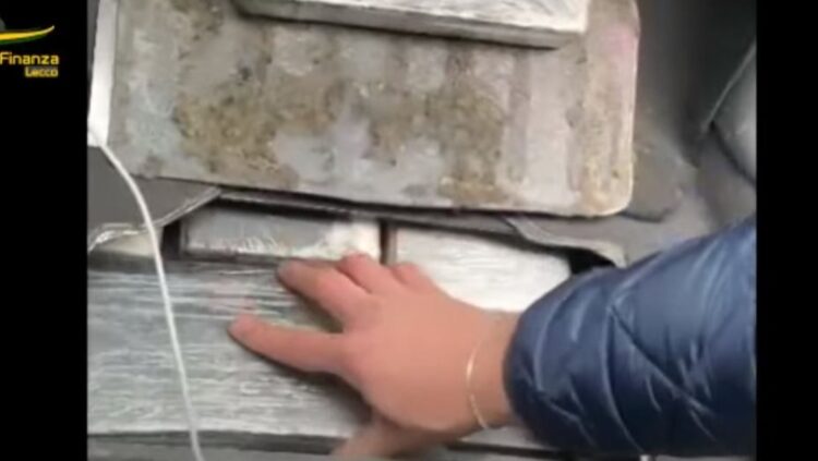 Arrestohet shqiptari në Itali! Policia zbulon vendin ‘sekret’ në makinë ku kishte fshehur 14 kilogramë kokainë