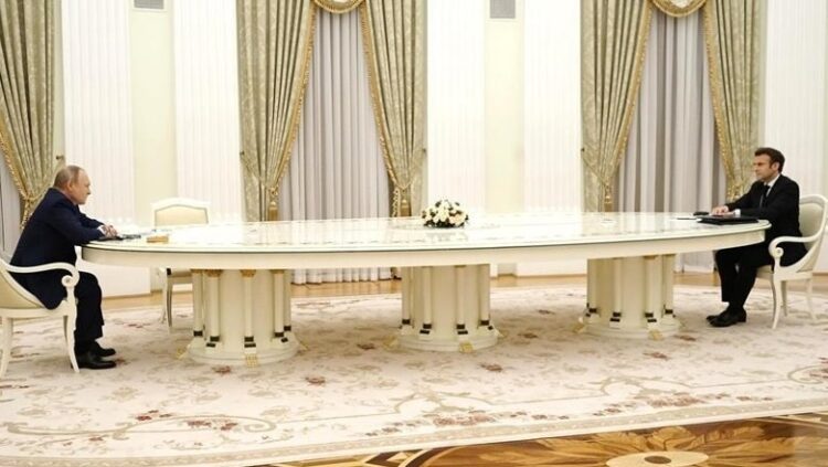 Kishin shkëputur marrëdhëniet pas masakrës në Bucha, Putin uron Macron për rizgjedhjen e tij si president i Francës