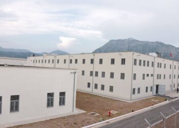 Me urdhër të Prokurorisë, arrestohet drejtori i komanduar i burgut të Reçit në Shkodër