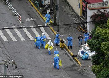 Si në fillim të pandemisë, Kina mbyll me dhunë të infektuarit në godina