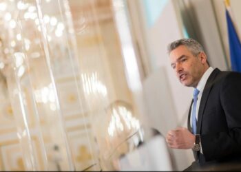 Kancelari austriak sot vizitë në Moskë, lideri i parë europian që takohet me presidentin rus pas shpërthimit të luftës