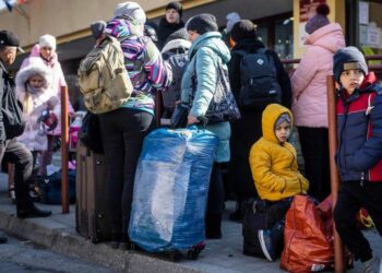 OKB: Gati 5 milionë ukrainas janë larguar nga Ukraina në 50 ditë luftë