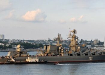 Inteligjenca britanike: Shkatërrimi i anijes ushtarake nga ukrainasit, goditje e rëndë për Rusinë