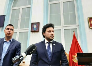Tre kryeministra shqiptarë në rajon, Abazoviç zgjidhet në krye të Malit të Zi
