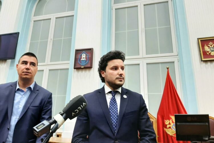 Tre kryeministra shqiptarë në rajon, Abazoviç zgjidhet në krye të Malit të Zi