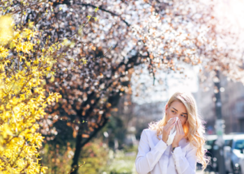 Si të shpëtosh nga alergjitë e stinës, disa këshilla që lehtësojnë efektet