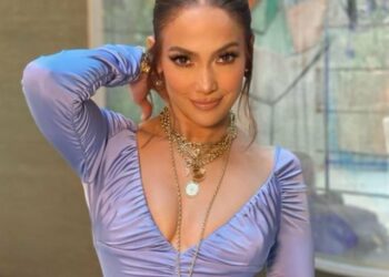 Jennifer Lopez shfaqet pa make-up, 52-vjeçarja tregon si duket “ujë e sapun” (FOTO)