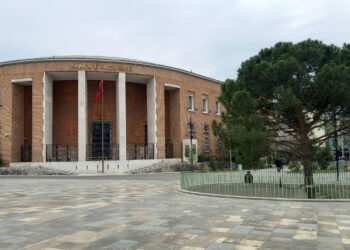 Banka e Shqipërisë: Sektori bankar të vlerësojë me kujdes rreziqet e reja nga lufta në Ukrainë