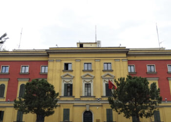 Ministria e Financave në vështirësi për të marrë borxh, provon me obligacionet 15 vjeçare