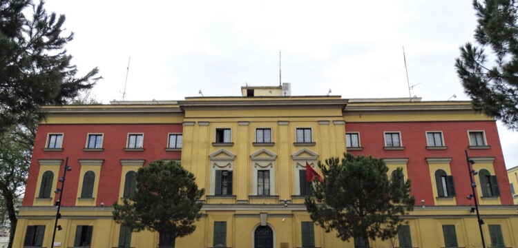 Ministria e Financave në vështirësi për të marrë borxh, provon me obligacionet 15 vjeçare