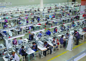 Ndërtimi, fasoni, call center nuk gjejnë punonjës, agropërpunimi i shkurton