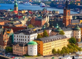 Suedia heq kufizimet anti-COVID për udhëtarët