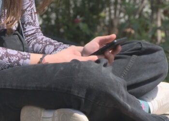 “Merre luaj”, telefoni, nxitja e gabuar e prindërve ndaj fëmijëve