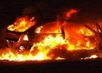 Digjet makina e kryeplakut të Vermoshit: Ishte e qëllimshme, thyen xhamat dhe i hodhën benzinë