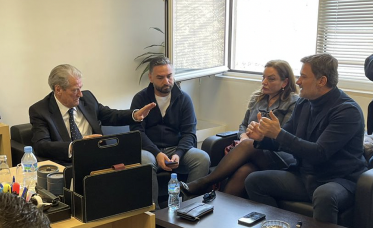 Sali Berisha kërkon dorëheqjen e Enkelejd Alibeajt si kryetar grupi parlamentar