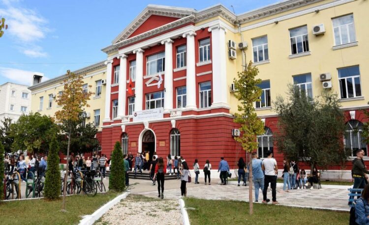 Ekonomiku dhe Juridiku tërheqin 26% të studentëve, rritet interesi për mjekësi dhe inxhinieri ndërtimi, “shuhet” bujqësia