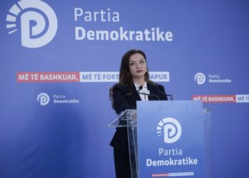 Sot testimi i vlerësimit të mësuesve vlerësues të maturës/ Vokshi: Kushi po u jep pyetje-përgjigjet militantëve të partisë