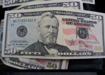 Qarkullonin dollarë të falsifikuar, arrestohen dy të rinj në Tiranë