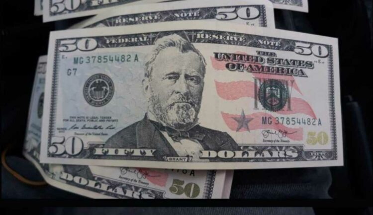 Qarkullonin dollarë të falsifikuar, arrestohen dy të rinj në Tiranë