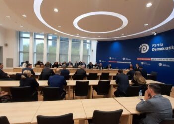 Debate në selinë blu/ Berisha-Alibeajt: Je i zgjedhuri i Ballës, jo i demokratëve