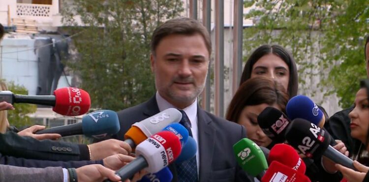 Alibeaj: Berisha vjen dhe bën zhurmë, PD nuk mund t’i shmanget negociatave për presidentin