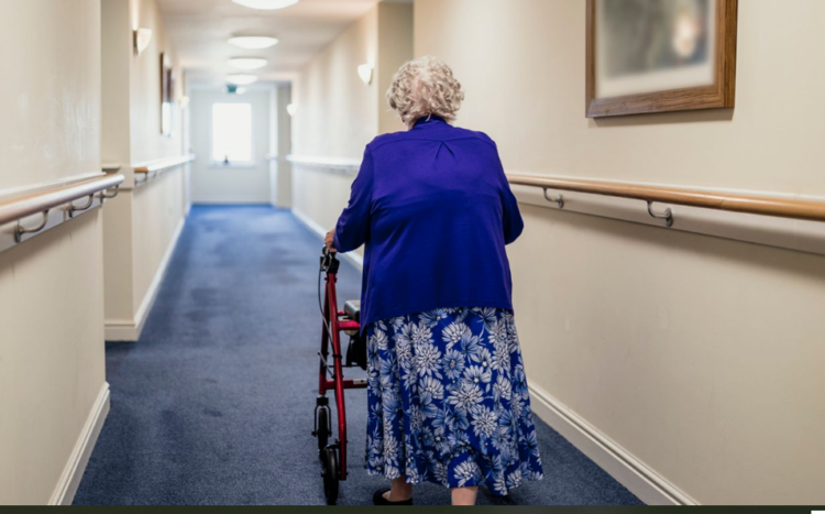 Gjykata konfirmon se qeveria britanike neglizhoi të moshuarit në azile gjatë pandemisë