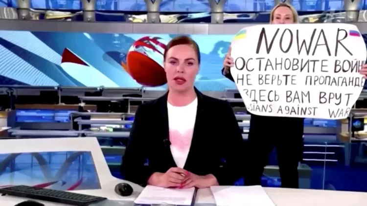Protestoi live kundër luftës në Ukrainë, gjermanët punësojnë gazetaren ruse
