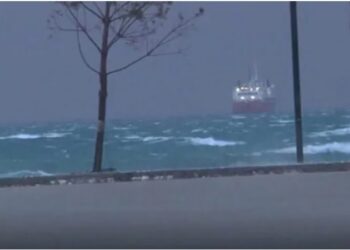 Moti i keq, Porti i Vlorës ndërpret lundrimet për dy ditë