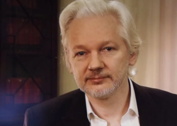 Mbështetësit e Julian Assange marshojnë, duke kundërshtuar ekstradimin e tij