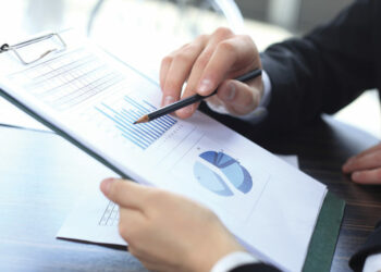 Kthimi nga investimi i rezervës valutore ra në terren negativ