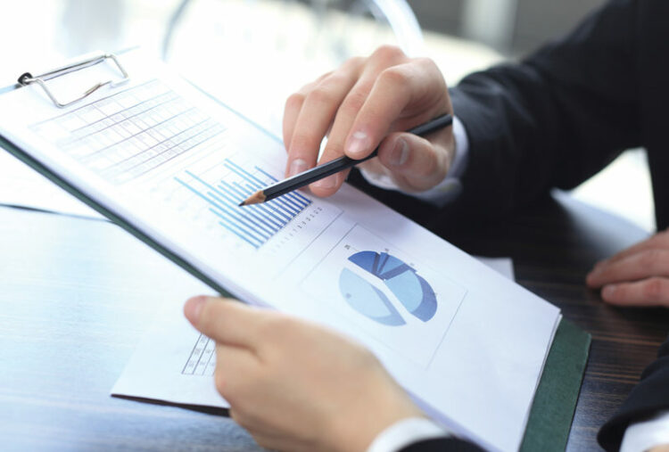 Kthimi nga investimi i rezervës valutore ra në terren negativ