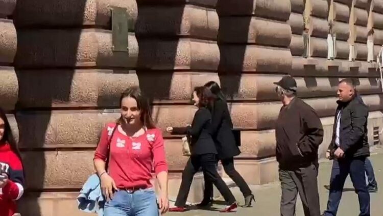 Pas Nikollës, ambasadorja Kim takohet me Alibeajn në kryesinë e Kuvendit