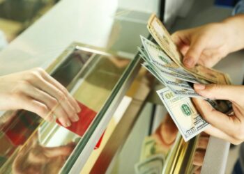 Leku forcohet më tej ndaj Euros, kursi i afrohet sërish niveleve më të ulëta në 15 vjet