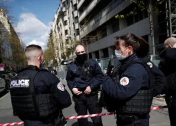 Sulm në qendër të Parisit/ Drejtuesi i mjetit nuk u bind, policia hap zjarr, 2 të vdekur