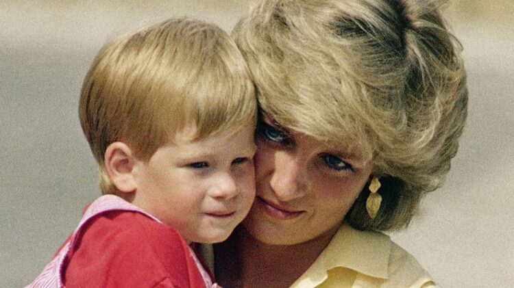 Princ Harry thotë se e ndjen ende praninë e nënës së tij, Princeshë Dianës