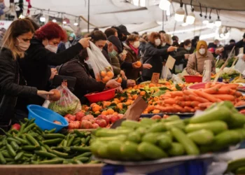Rritje e shpejtë çmimesh në ushqime dhe naftë, rënie vetëm për këpucët e burrave
