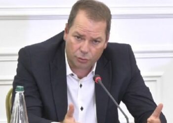 Kulluri tërhiqet nga gara për kreun e PD: Farsë e shëmtuar zgjedhore! Po kalojmë nga ‘Lul Brava’ tek ‘Doktor Dryni’